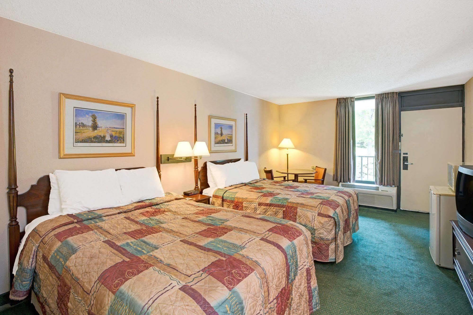 Days Inn Lake Norman Cornelius Eksteriør billede